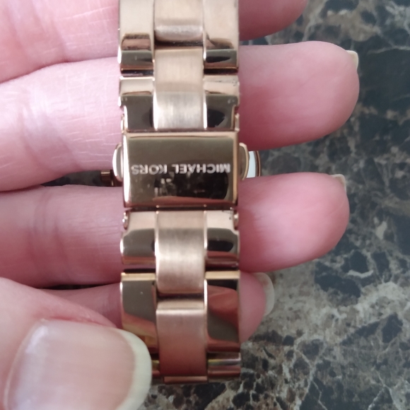 Michael Kors Rose Gold watch - Picture 10 of 13